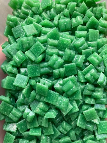 (koopjes) Glas Vierkantjes 10mm 100 gram groen