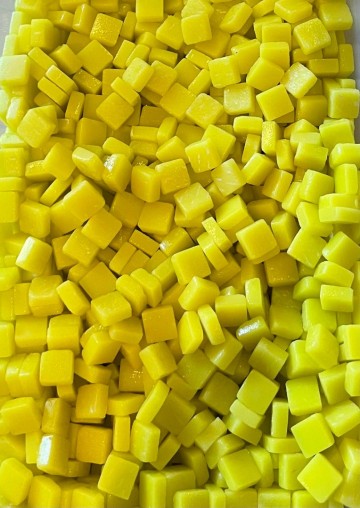 (koopjes) Glas Vierkantjes 8mm 100 gram mat geel 028