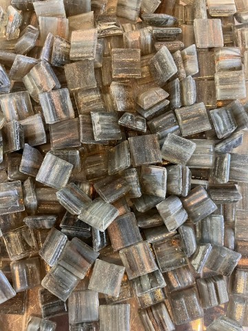 Glas Vierkantjes 10mm Goudader 50 Gram Donkergrijs