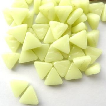 Glas Driehoekjes 10mm 50 gram Pastel Geel 026