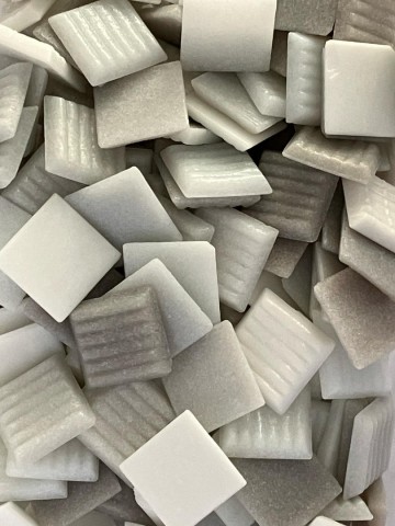 Glas Vierkantjes 20mm 500 gram voordeelzakken Wit-Lichtgrijs Mix