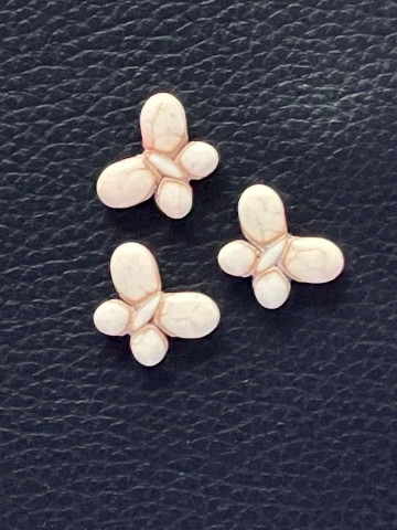 Vlindertjes klein gebroken wit