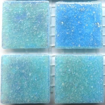 Glas Vierkantjes 20mm Parelmoer 45 stuks Lichtblauw Spikkel WN12